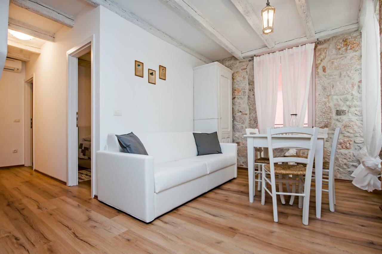 Apartments Casa Roccia Bianca Rovinj Buitenkant foto