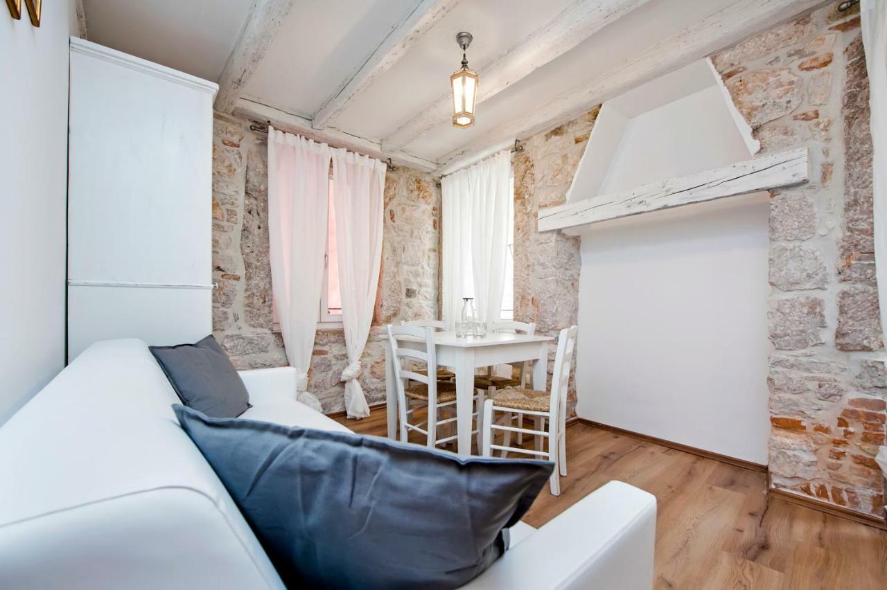 Apartments Casa Roccia Bianca Rovinj Buitenkant foto
